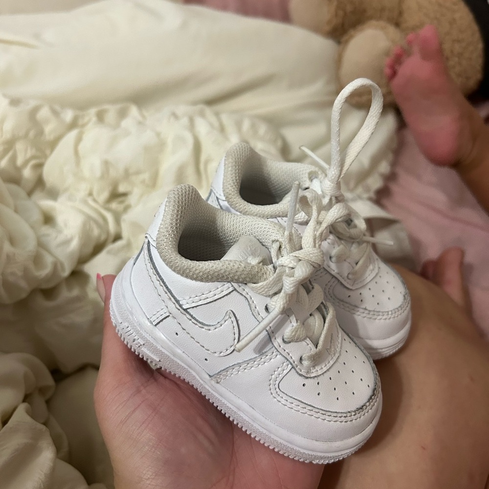 Nike White Leather Sneakers Classic Design